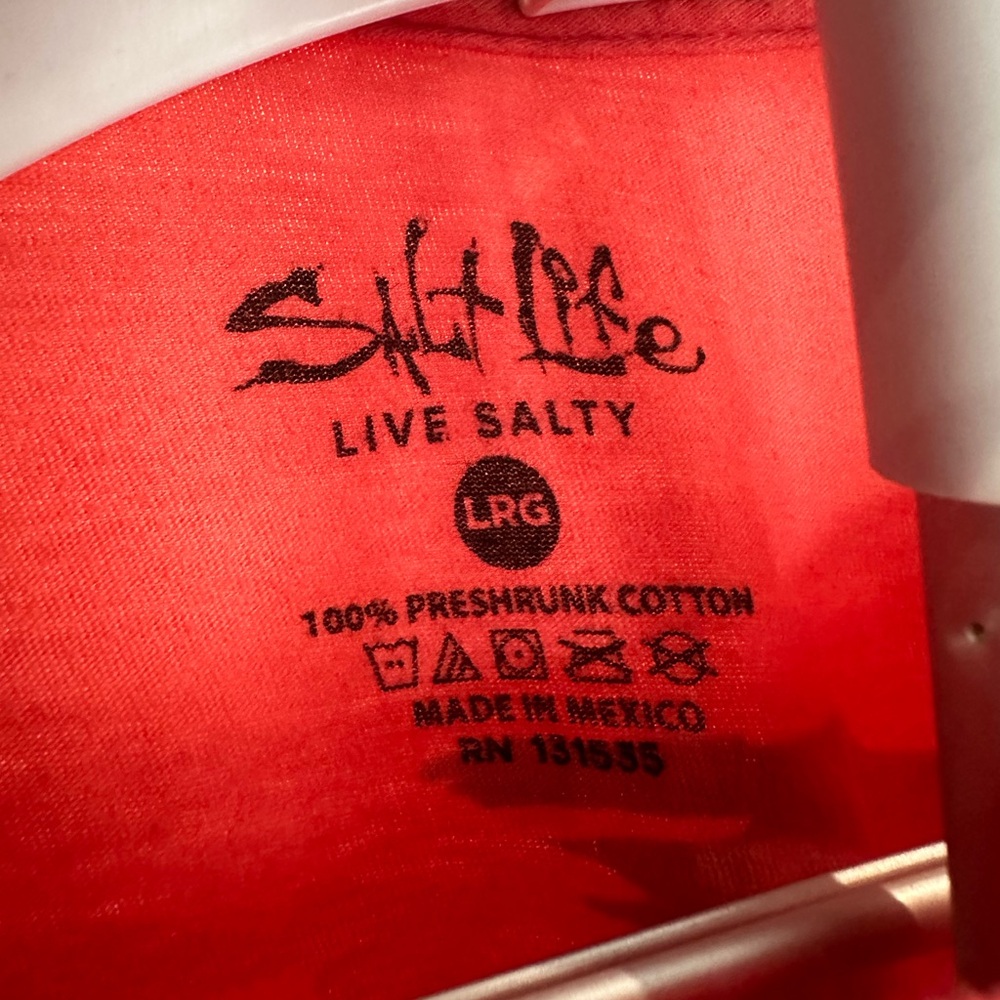 Men’s burnt coral Salt Life T-shirt, skull & hook decals. NWT, size large - Picture 3 of 8